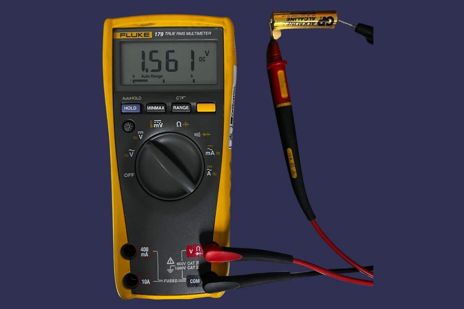 Testing the voltage of a 1.5V battery