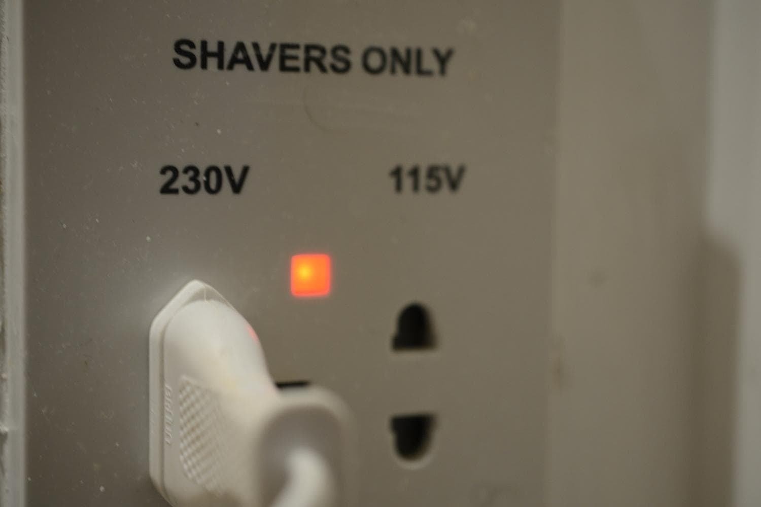 Shaver Socket